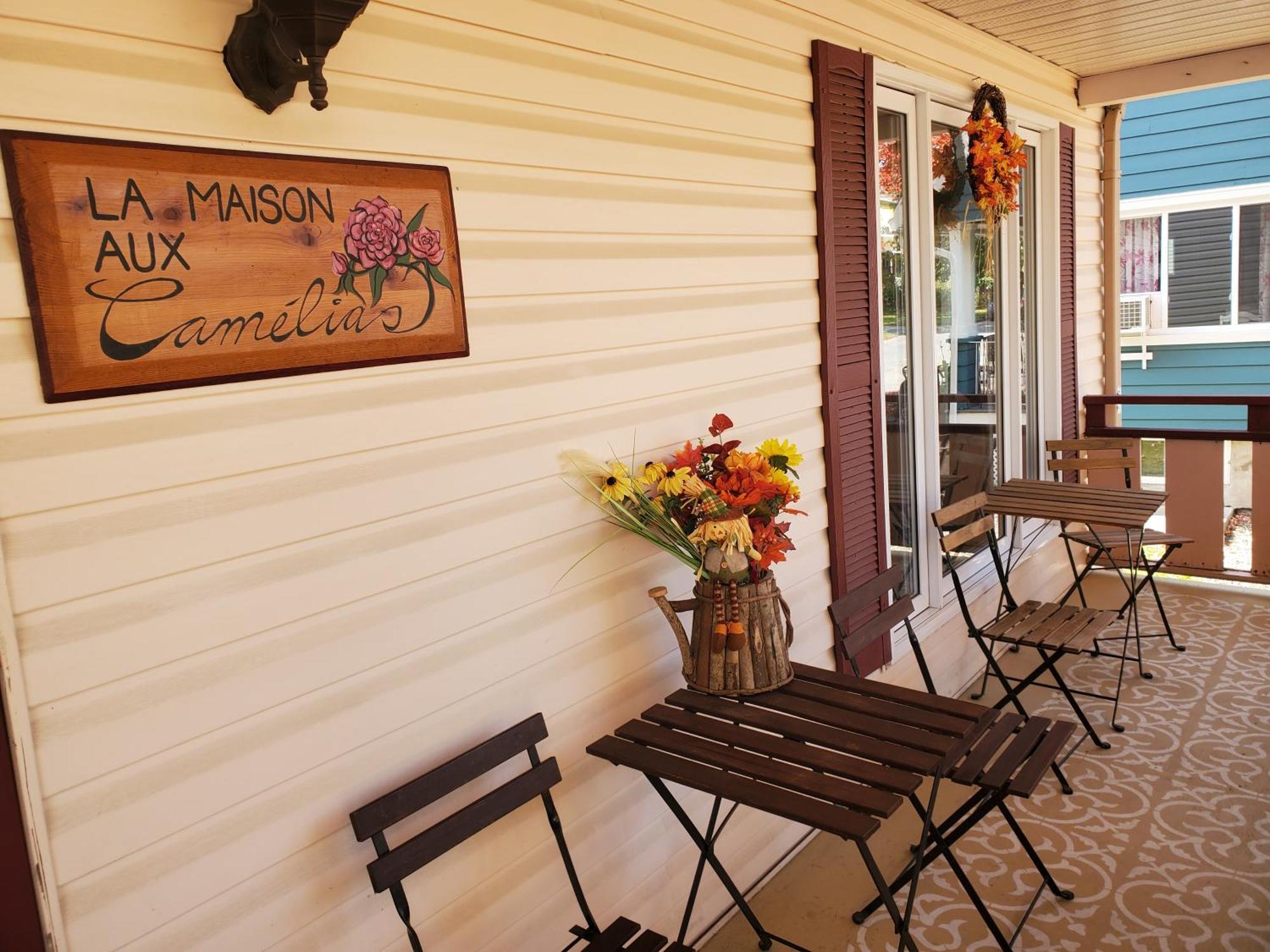 La Maison Aux Camelias Bed & Breakfast Coaticook Exterior photo
