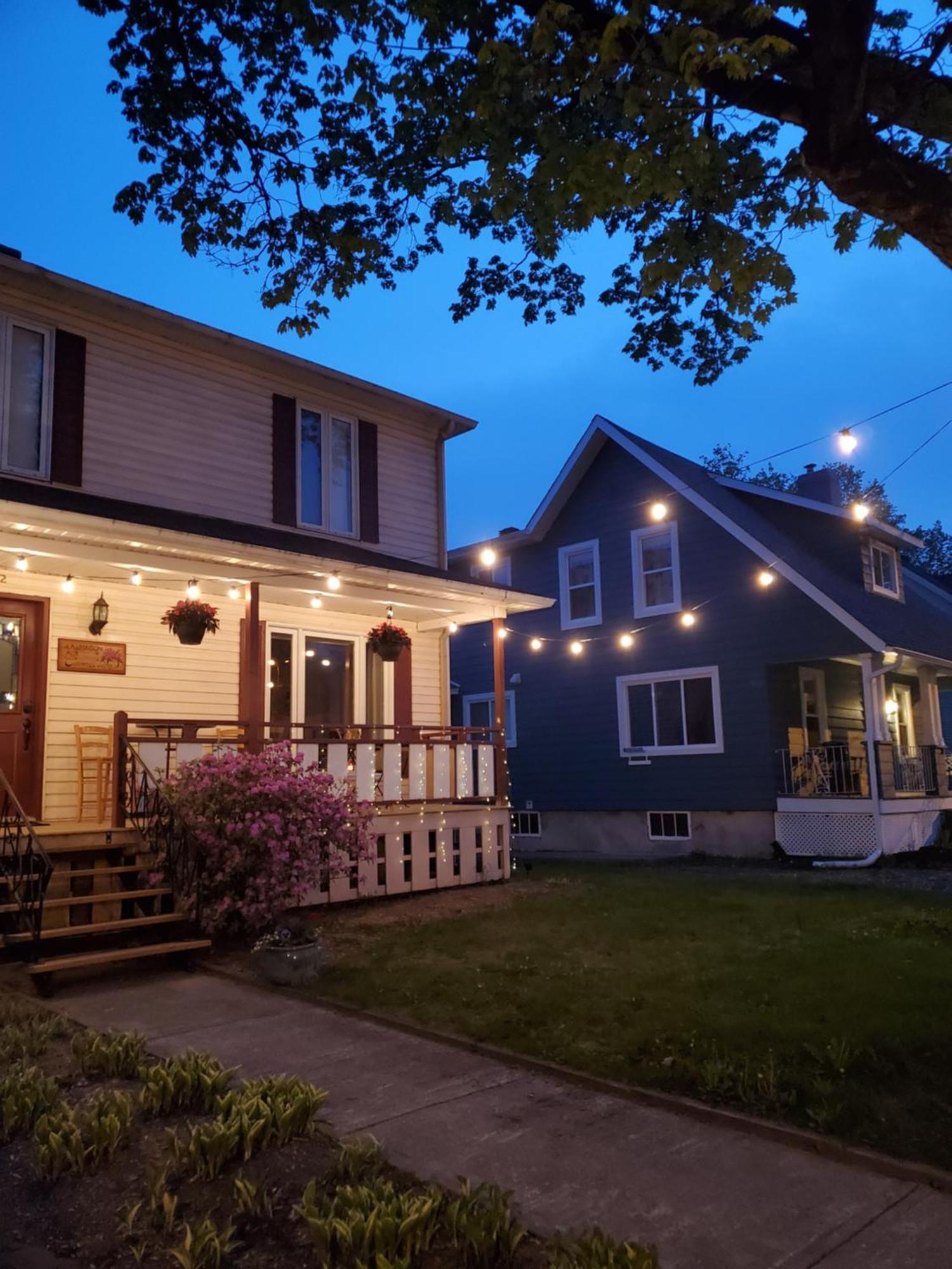 La Maison Aux Camelias Bed & Breakfast Coaticook Exterior photo
